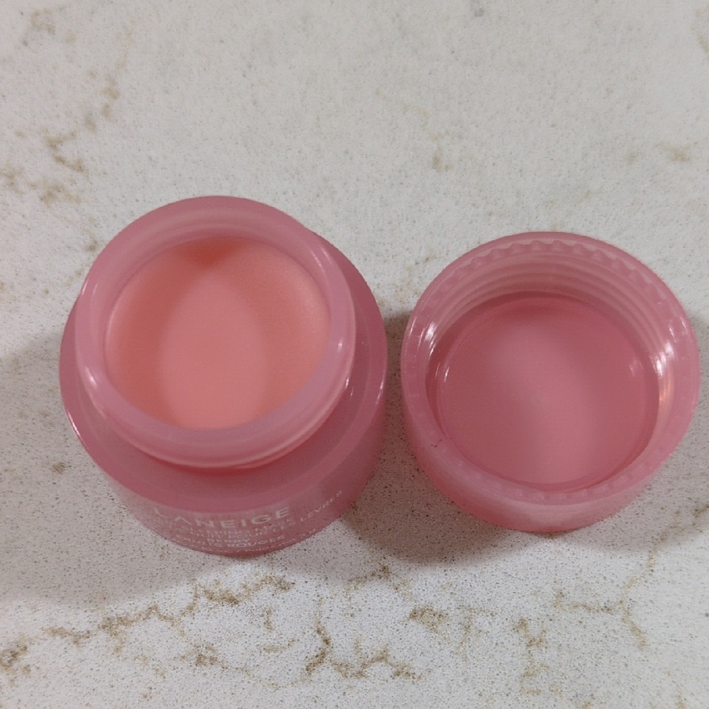 Lip Sleeping Mask in Berry/Fruit Rouges - Picture 2 of 8